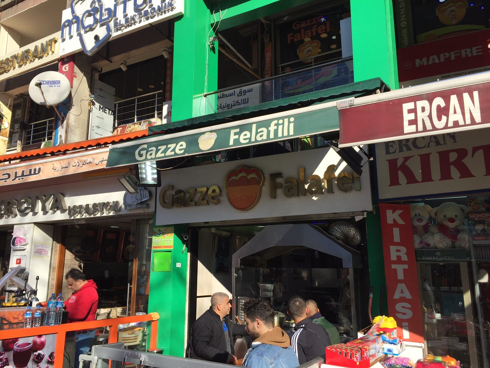 Migrant restaurants in the Fatih district of the city of Istanbul. Photo: Aslı Süberker, 2019.